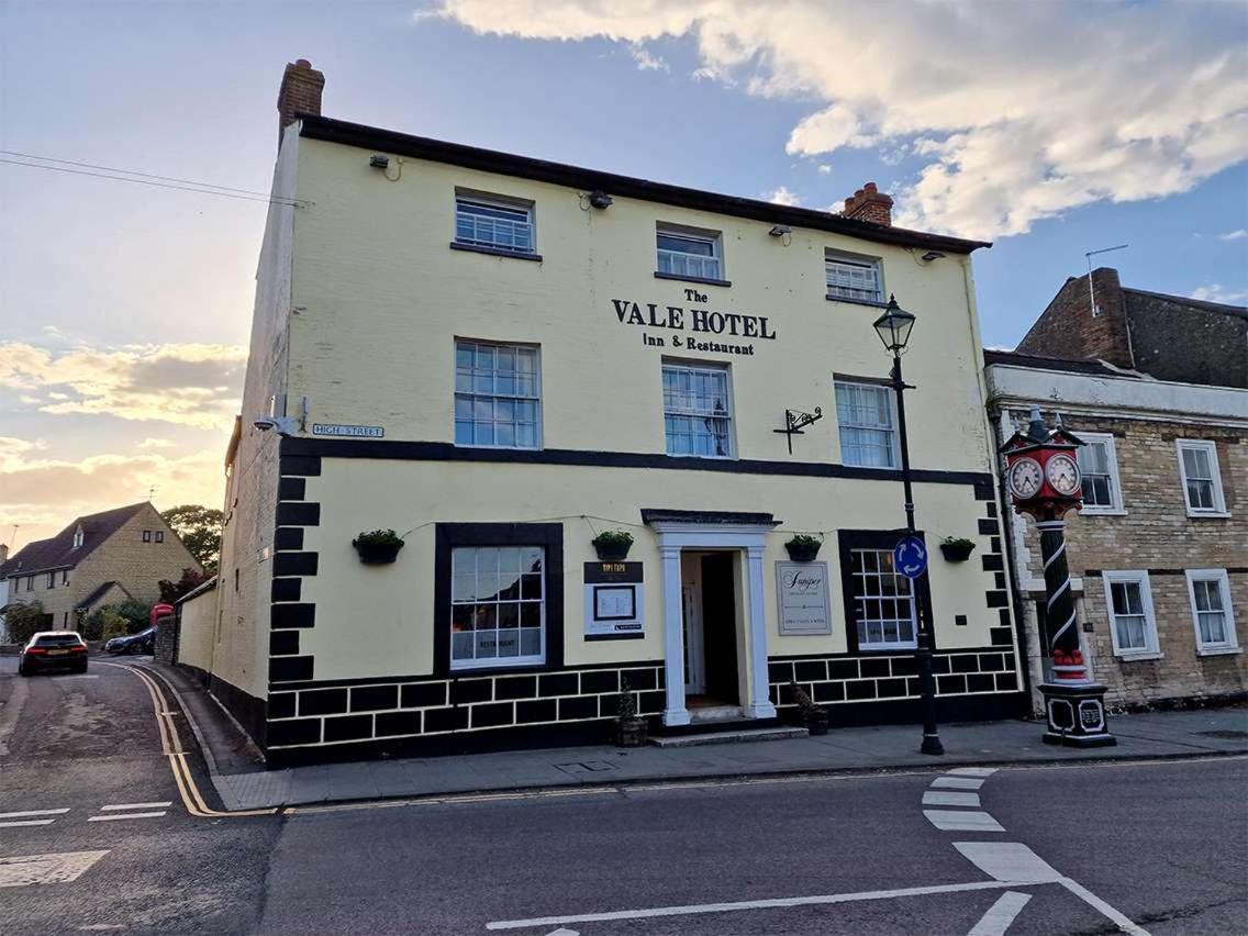 The Vale Hotel Cricklade Exterior photo