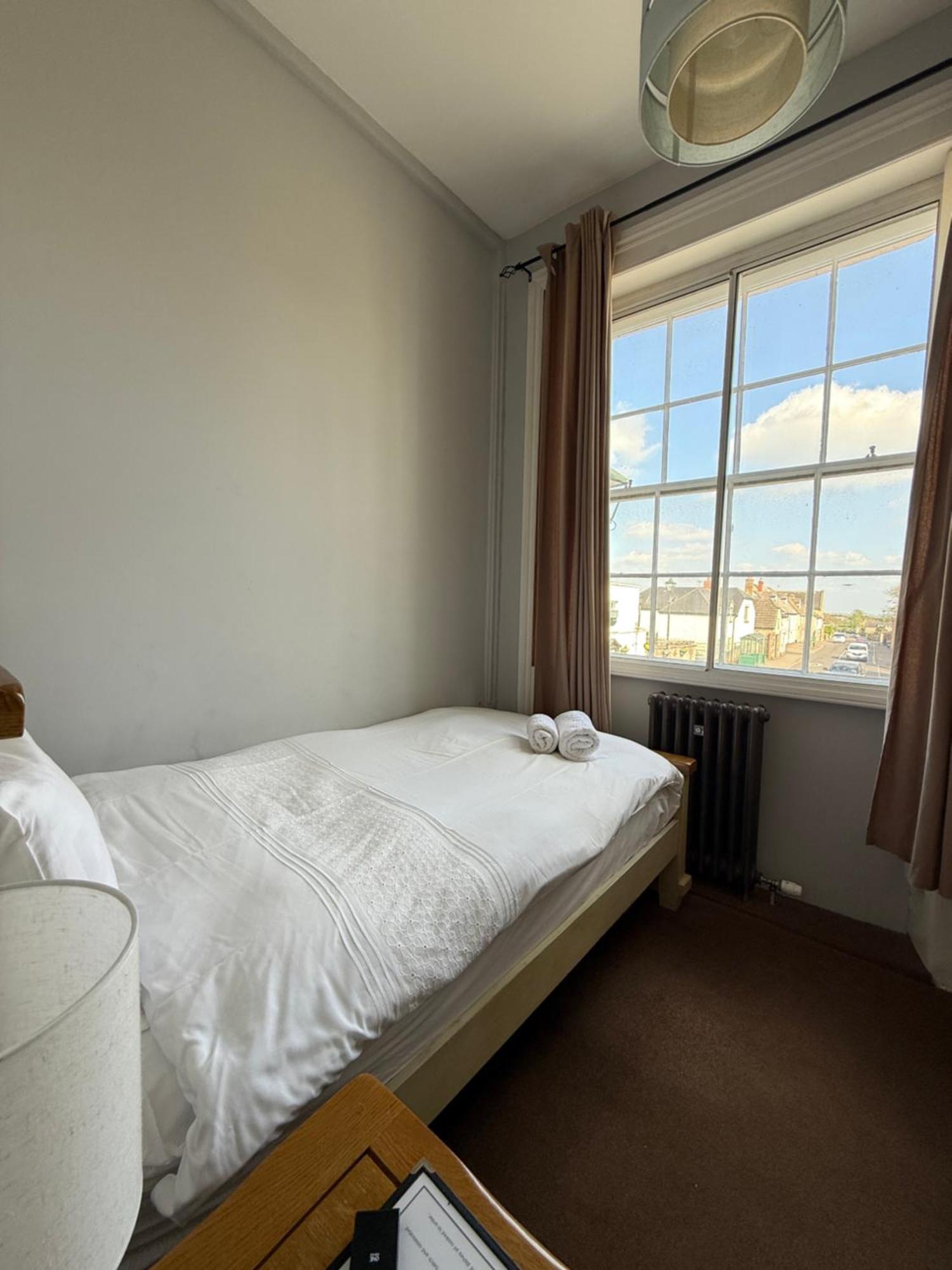 The Vale Hotel Cricklade Room photo