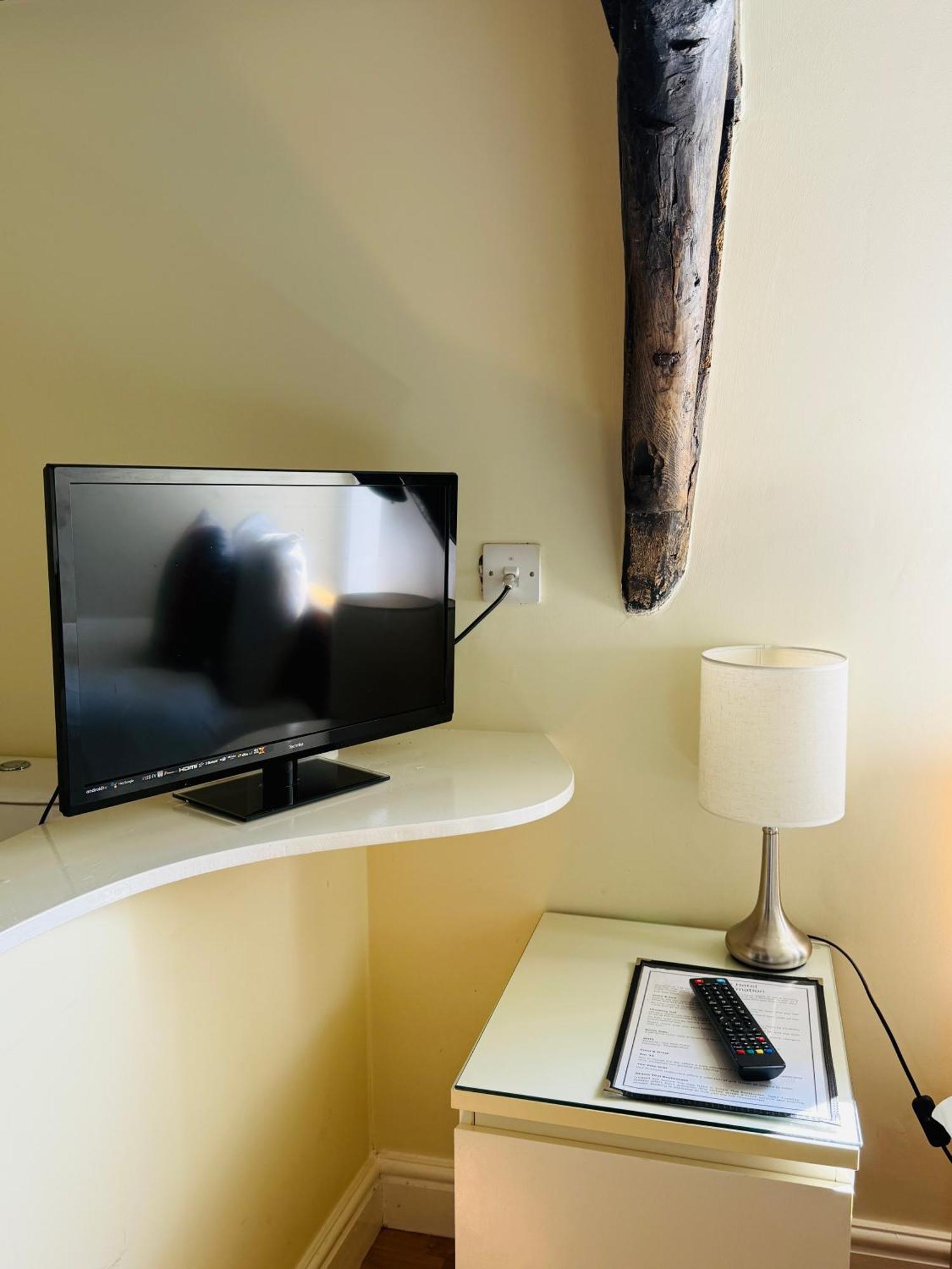The Vale Hotel Cricklade Room photo
