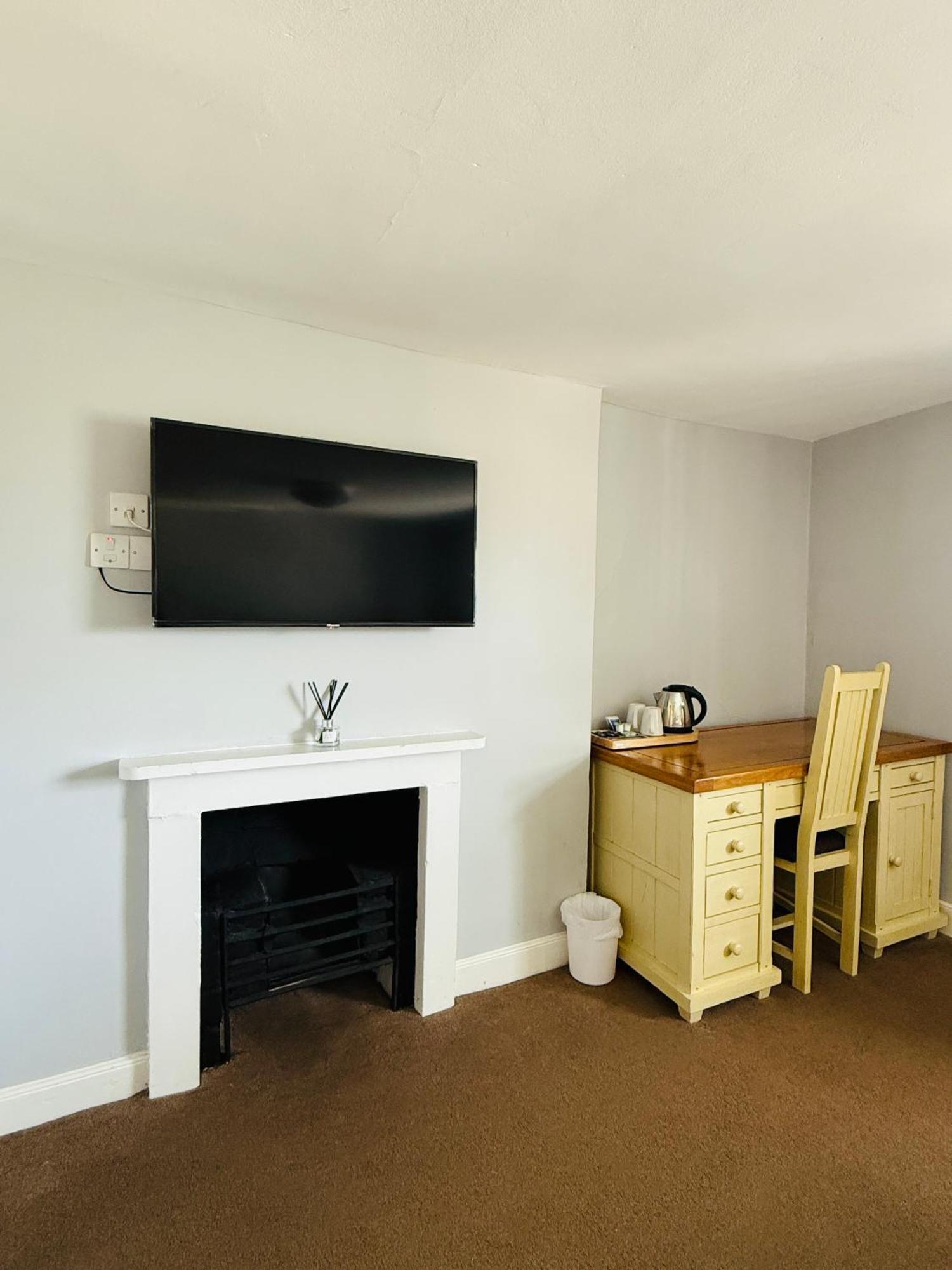 The Vale Hotel Cricklade Room photo