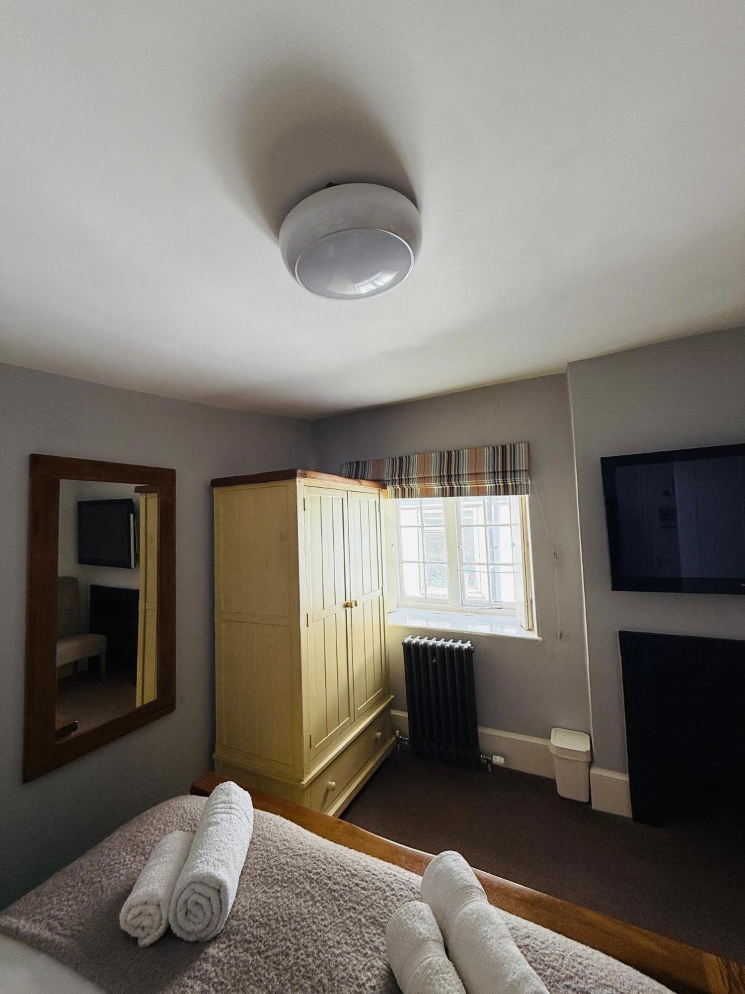 The Vale Hotel Cricklade Room photo