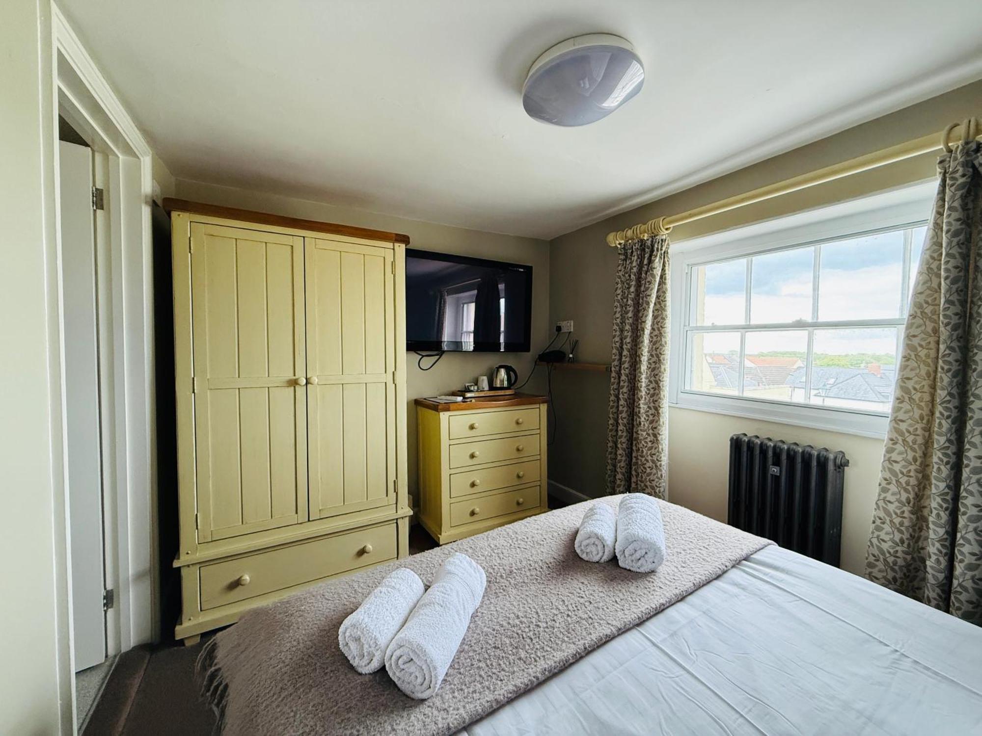 The Vale Hotel Cricklade Room photo