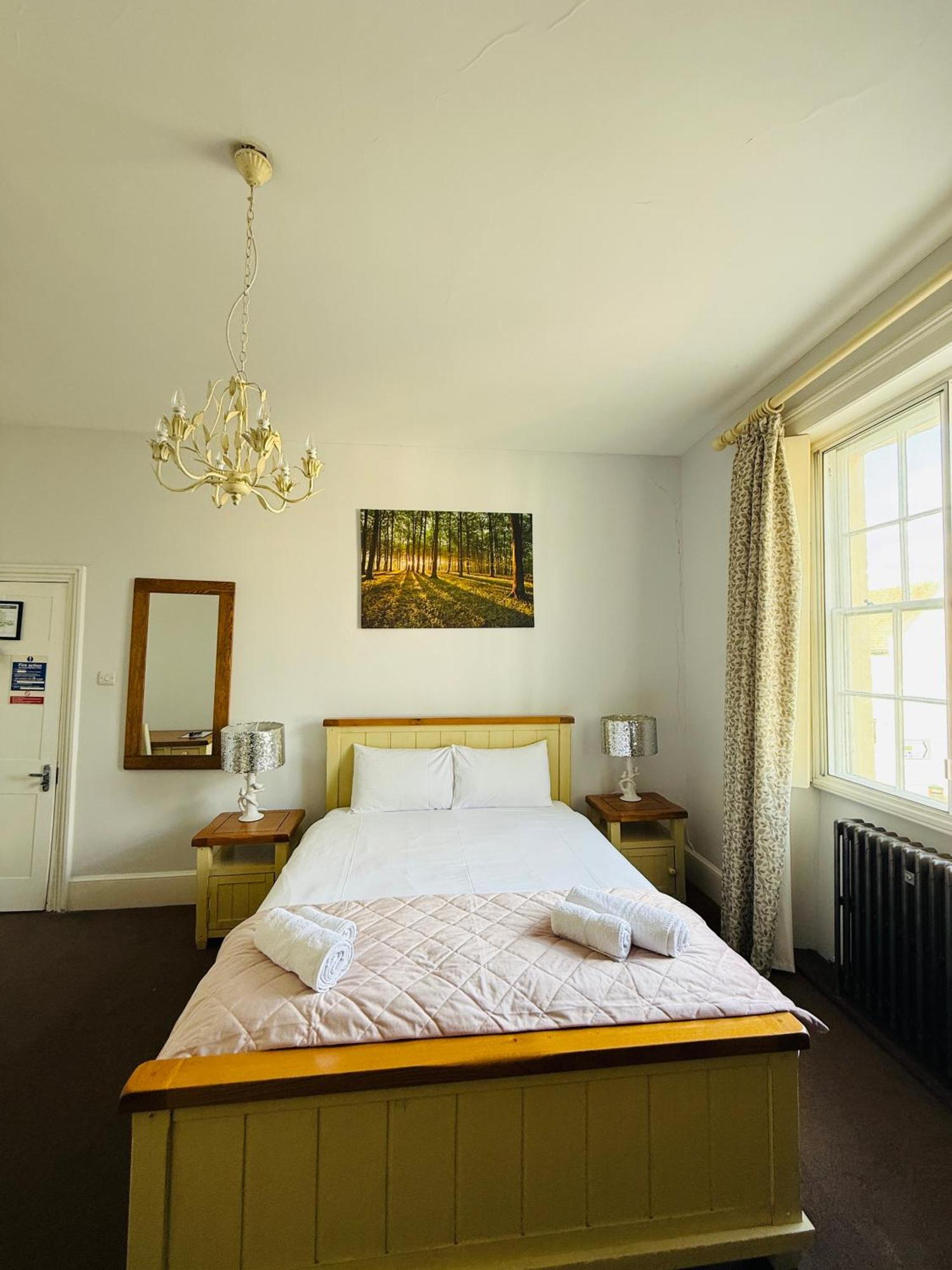 The Vale Hotel Cricklade Room photo