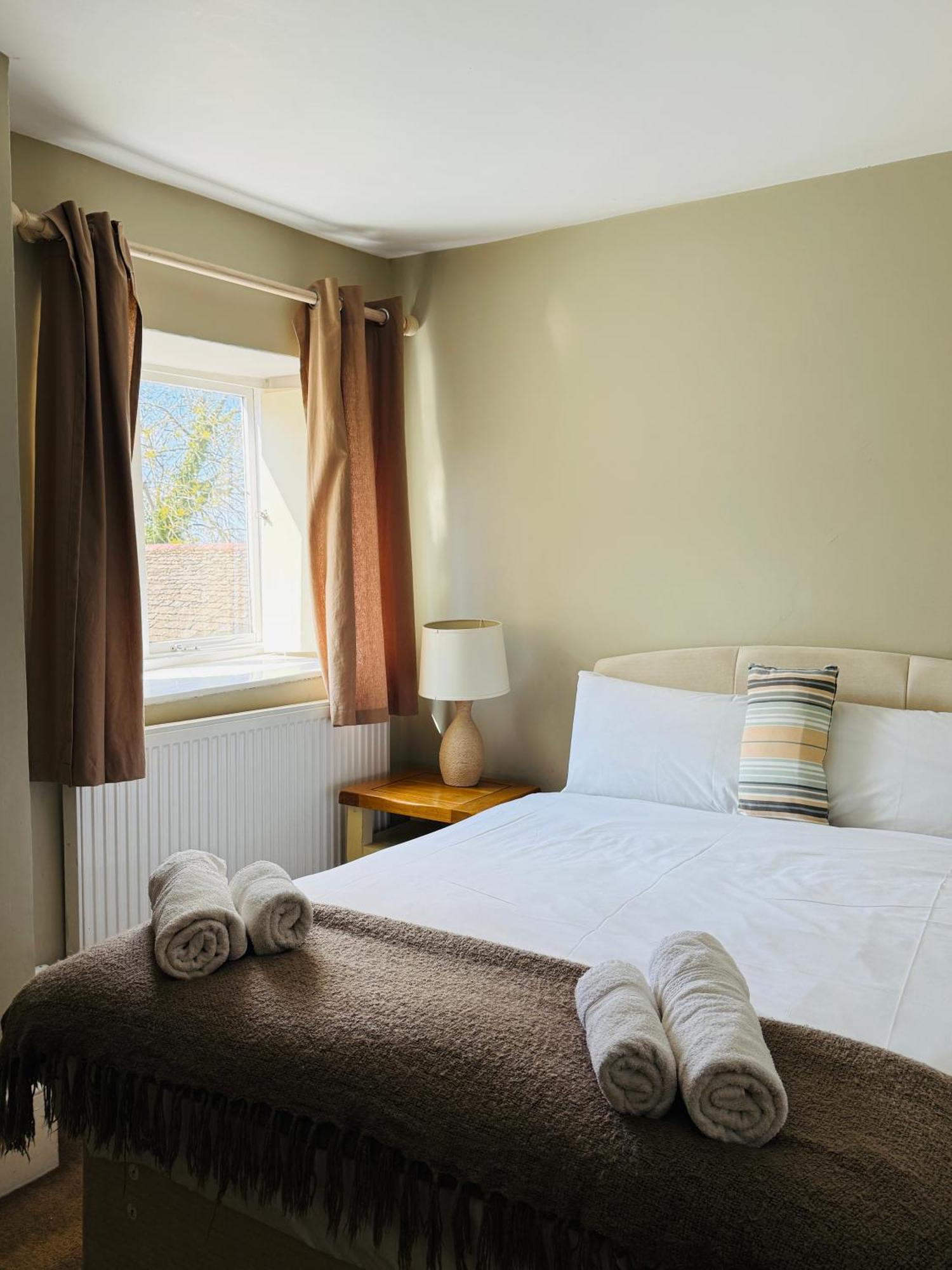 The Vale Hotel Cricklade Room photo