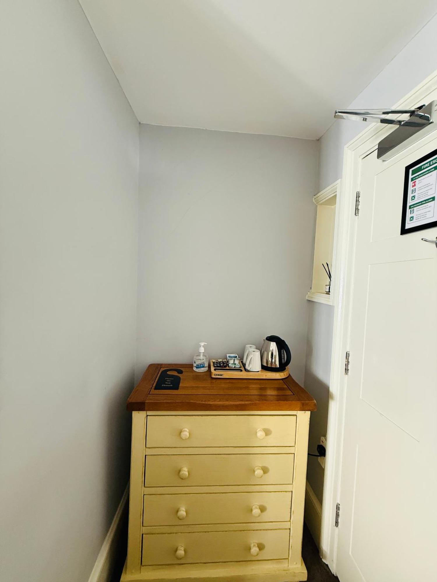The Vale Hotel Cricklade Room photo