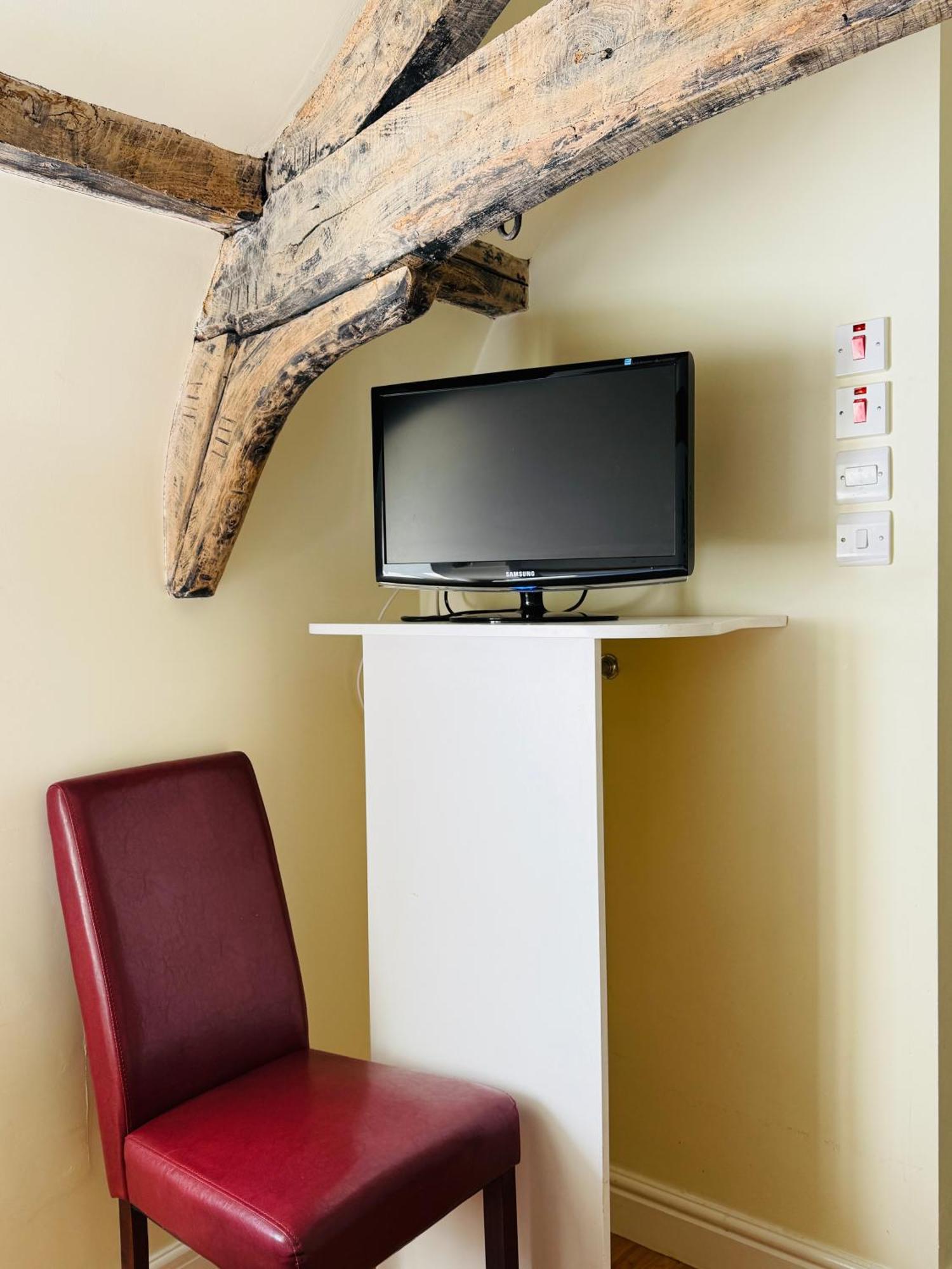 The Vale Hotel Cricklade Room photo