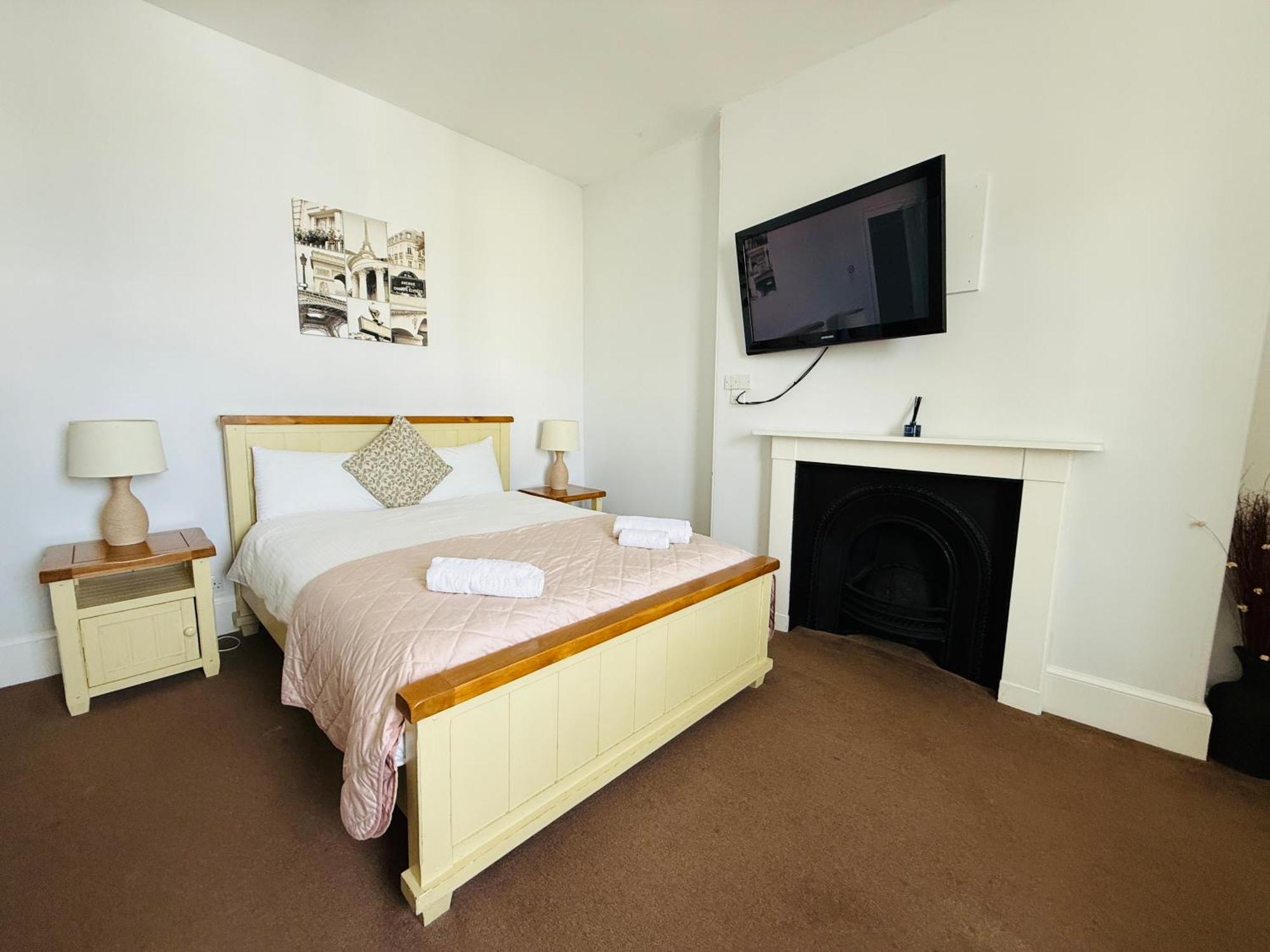 The Vale Hotel Cricklade Room photo