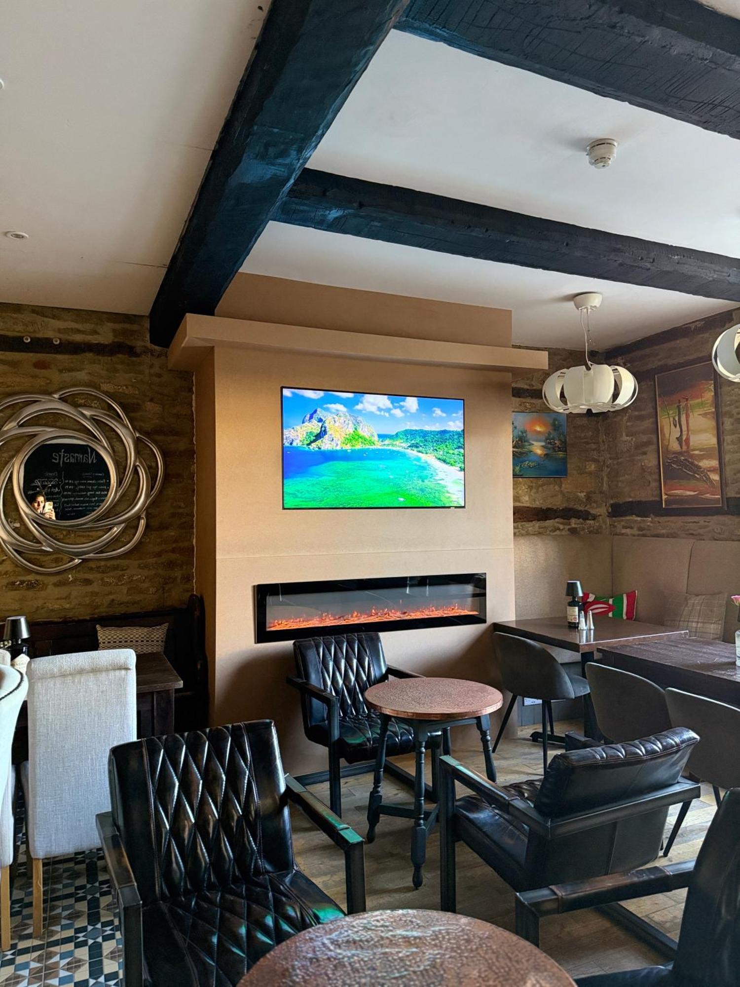 The Vale Hotel Cricklade Exterior photo