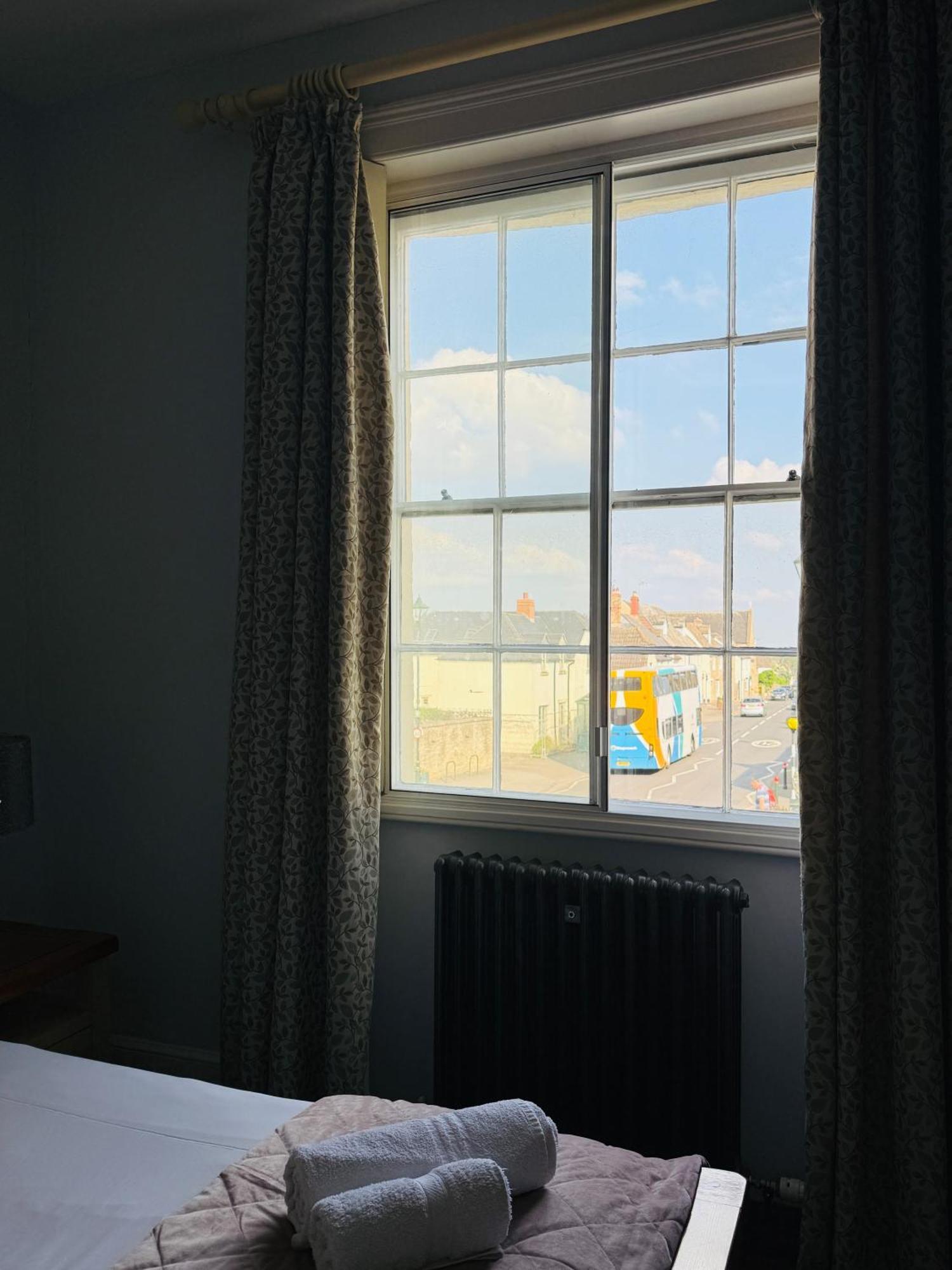 The Vale Hotel Cricklade Room photo