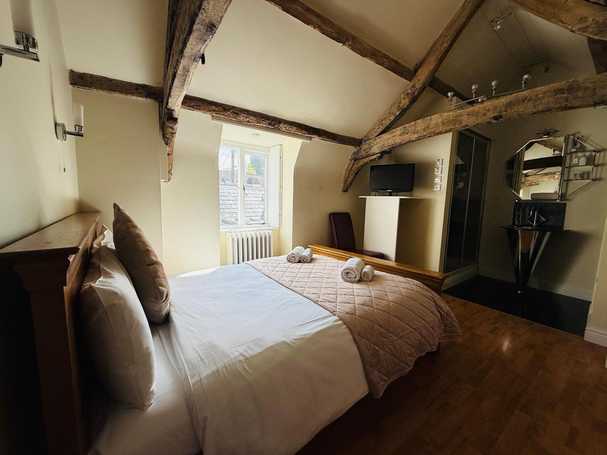 The Vale Hotel Cricklade Room photo