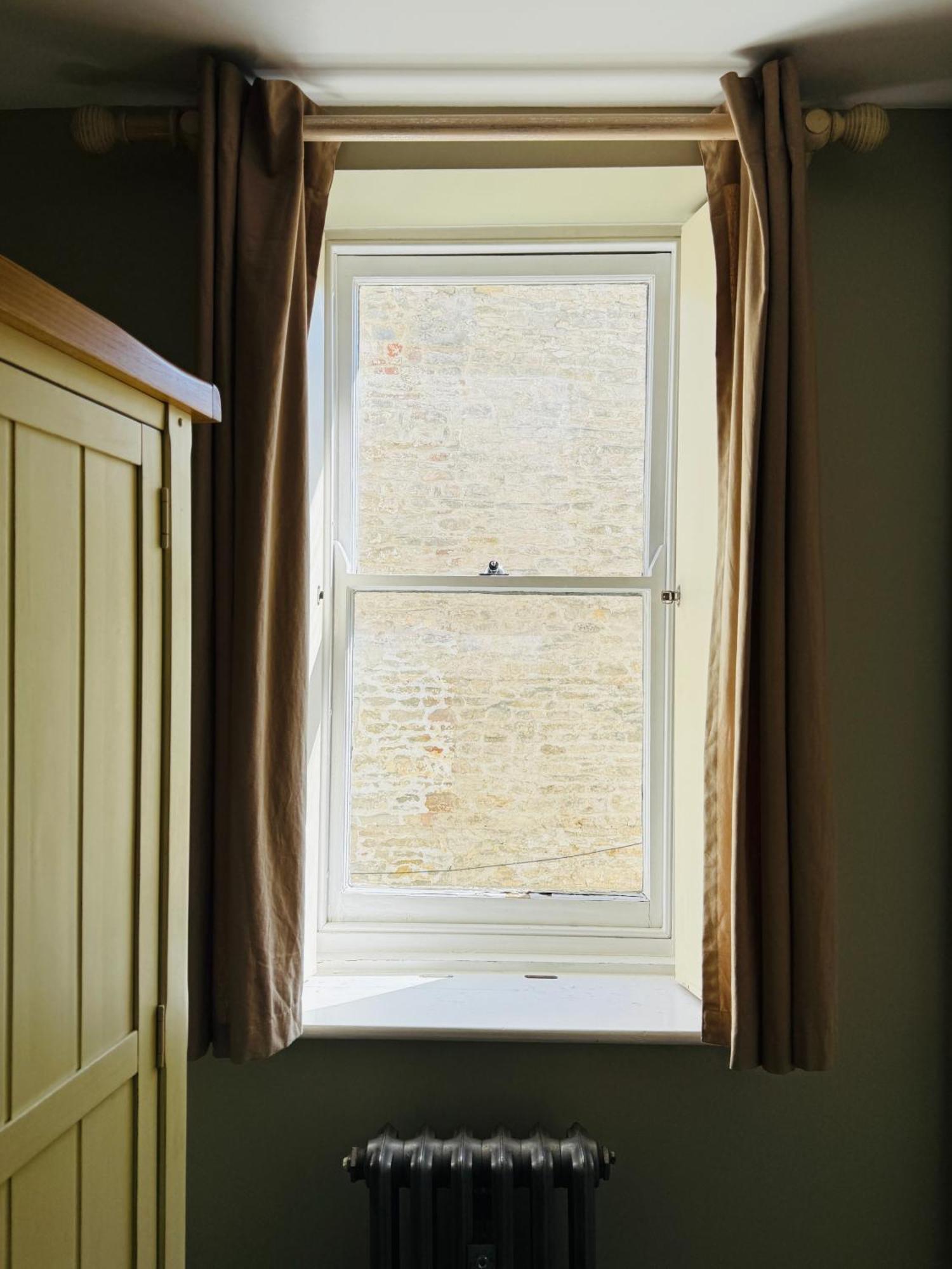 The Vale Hotel Cricklade Room photo